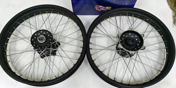 черный Диск(шесть болтов)  спицы передний 19*1,85 для  эндуро подшипник 6201